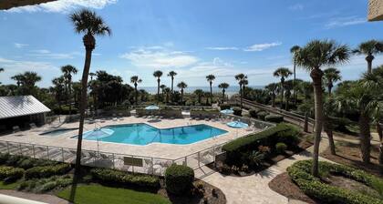 NEW LISTING
438 Captain’s Walk
Oceanfront 2BR/2Bath 2nd floor condo