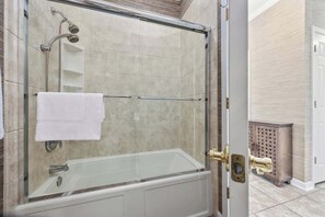 Shower - Waterfront 3BR on Intracoastal, Ideal for Weekly Stays (Myrtle Beach)