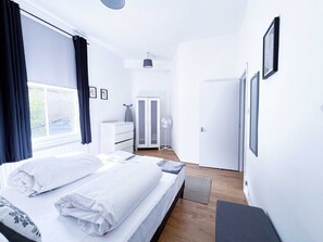 Iron/ironing board, WiFi, bed sheets