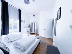 Iron/ironing board, WiFi, bed sheets