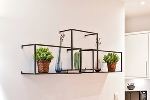 Interior - Delightful Tower Bridge Apartment Sleeps 6 (London)