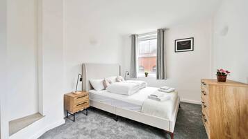 3 habitaciones, tabla de planchar con plancha, wifi y ropa de cama