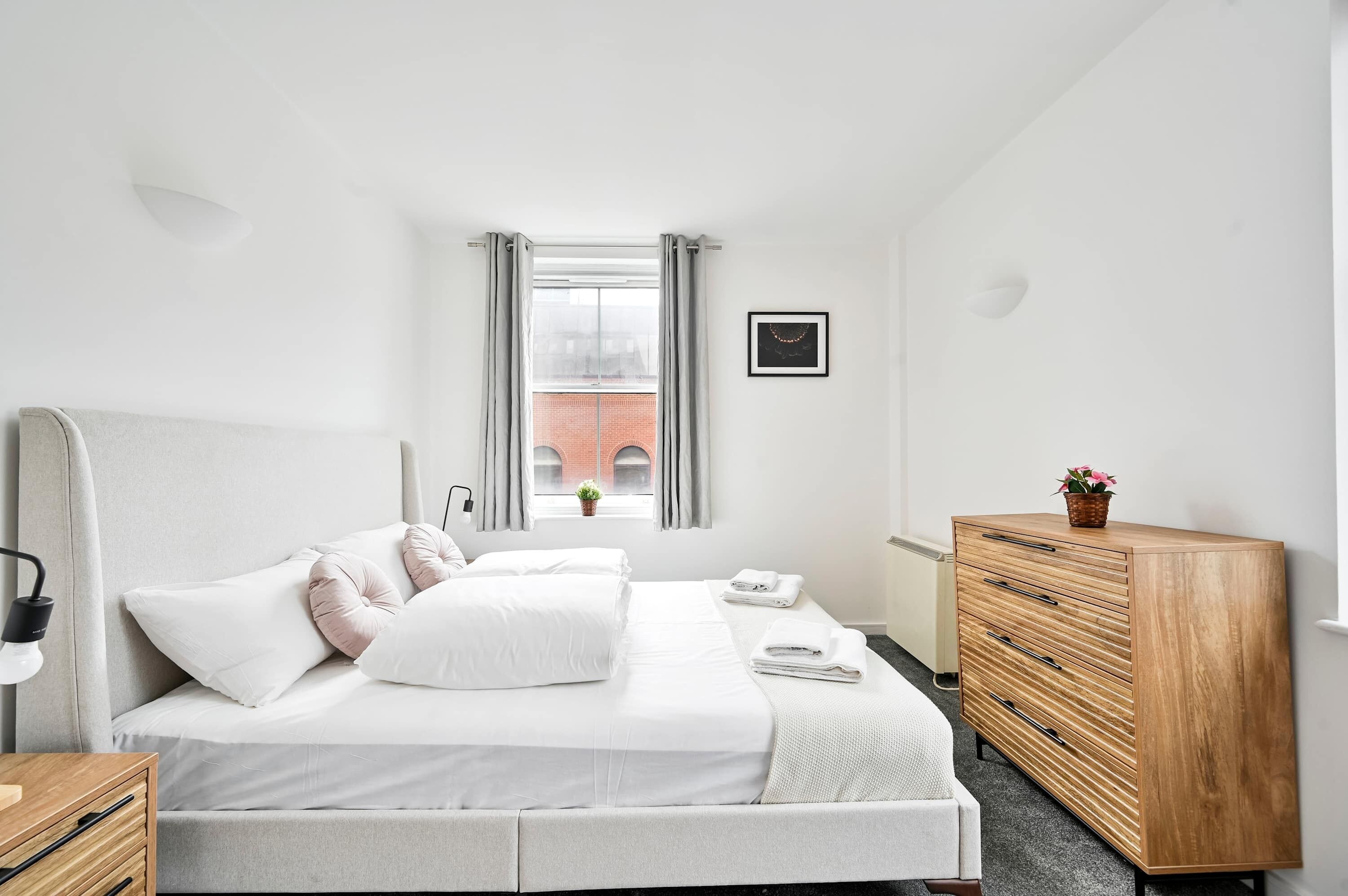2 bedrooms, iron/ironing board, WiFi, bed sheets