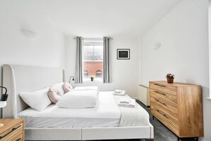2 bedrooms, iron/ironing board, WiFi, bed sheets - Lovely 2 BED Tower Bridge Apartment Sleeps 6 (London)