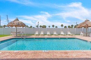 Pool - La Coquina 102 (Madeira Beach)
