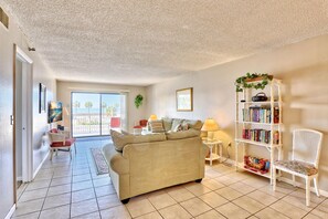 Interior - La Coquina 102 (Madeira Beach)