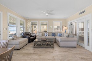 House, Multiple Beds (Beachside Vista) | Living area