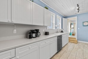 House, Multiple Beds (Beachside Vista) | Private kitchen | Oven, toaster