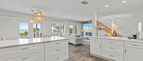 Casa, varias camas (Blue Yonder Beach House) | Interior