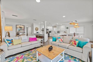 Maison, plusieurs lits (Blue Yonder Beach House) | Coin séjour