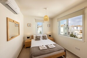 3 bedrooms, iron/ironing board, free WiFi, bed sheets - Protaras Villa Cemelia (Protaras)