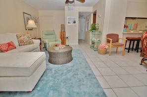 Appart'hôtel, 1 très grand lit et 1 canapé-lit (Colony Beach Club 109) | Coin séjour