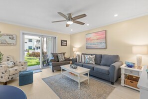 公寓客房, 1 張加大雙人床和 1 張沙發床 (Colony Beach Club 116) | 起居區 | 電視