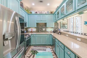 Microondas, horno, parrilla de estufa y lavavajillas 