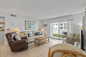 Condo, Multiple Beds (Colony Beach Club 120) | Living area