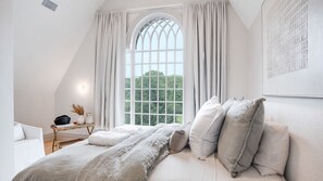 5 chambres, fer et planche à repasser, Wi-Fi, draps fournis