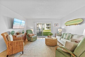 Condo, 1 King Bed with Sofa bed (Colony Beach Club 121) | Living area