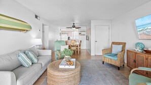 Leilighet, 1 kingsize-seng med sovesofa (Colony Beach Club 121) | Oppholdsområde