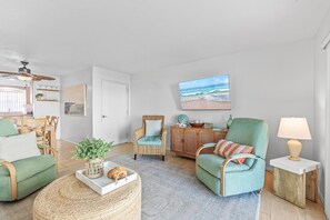 Lejlighed - 1 kingsize-seng med sovesofa (Colony Beach Club 121) | Opholdsområde