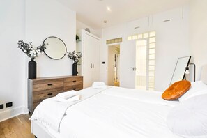 3 bedrooms, iron/ironing board, WiFi, bed sheets - Wonderful Fitzrovia 3 Bed Apartment (Greater London)