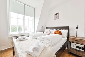 3 bedrooms, iron/ironing board, WiFi, bed sheets