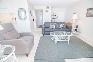 Condo, 1 Queen Bed with Sofa bed (Colony Beach Club 126) | Living area | TV