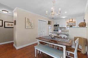 Condo, 1 King Bed (Colony Beach Club 204) | Dining