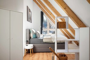 1 bedroom, desk, iron/ironing board, WiFi