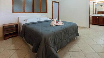 1 habitación, tabla de planchar con plancha, wifi y ropa de cama