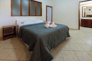 1 bedroom, iron/ironing board, WiFi, bed sheets - Villa Junior # 1 w/ Pool & Kitchen – Minutes from Manuel Antonio Beach (Quepos)