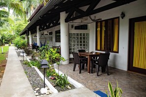 Outdoor dining - Villa Junior # 1 w/ Pool & Kitchen – Minutes from Manuel Antonio Beach (Quepos)
