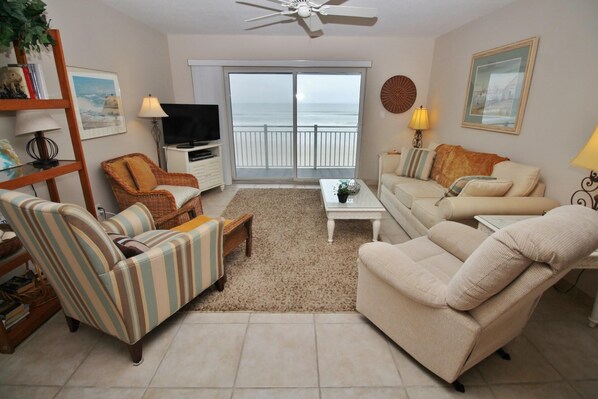 Condo, 1 Queen Bed (Colony Beach Club 228) | Living area