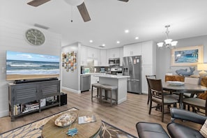 Condo, 1 cama King size y sofá cama (Colony Beach Club 233) | Cocina privada | Horno y tostadora 