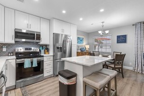Condo, 1 King Bed with Sofa bed (Colony Beach Club 233) | Private kitchen | Oven, toaster - Colony Beach Club 233 (New Smyrna Beach)