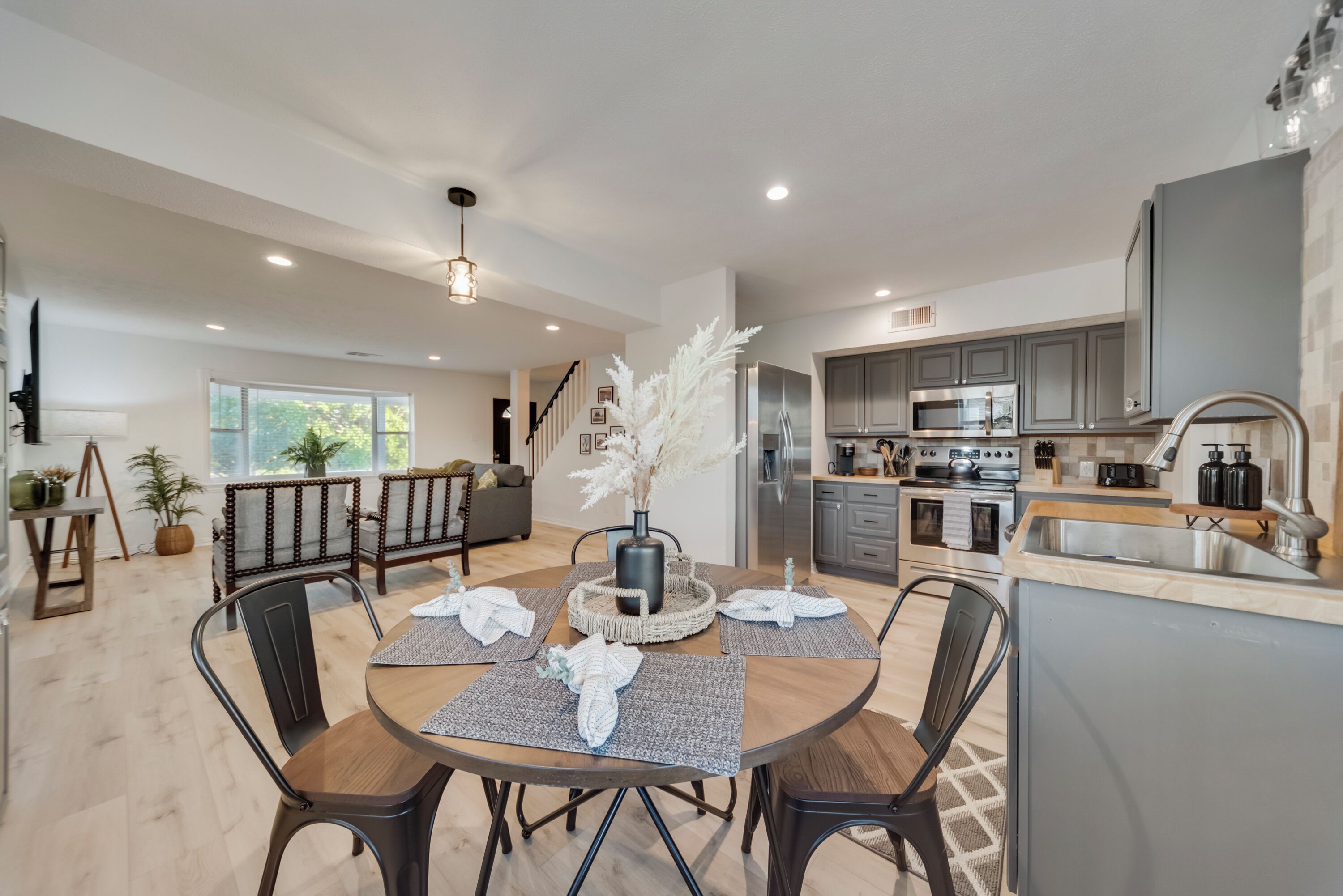 ثلاجة، ميكروويف، فرن، موقد طهي مسطح