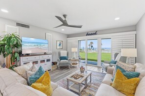 Condo, Multiple Beds (Chateau by the Sea 13C) | Living area