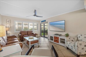 Condo, 1 King Bed with Sofa bed (Castle Reef 116) | Living area