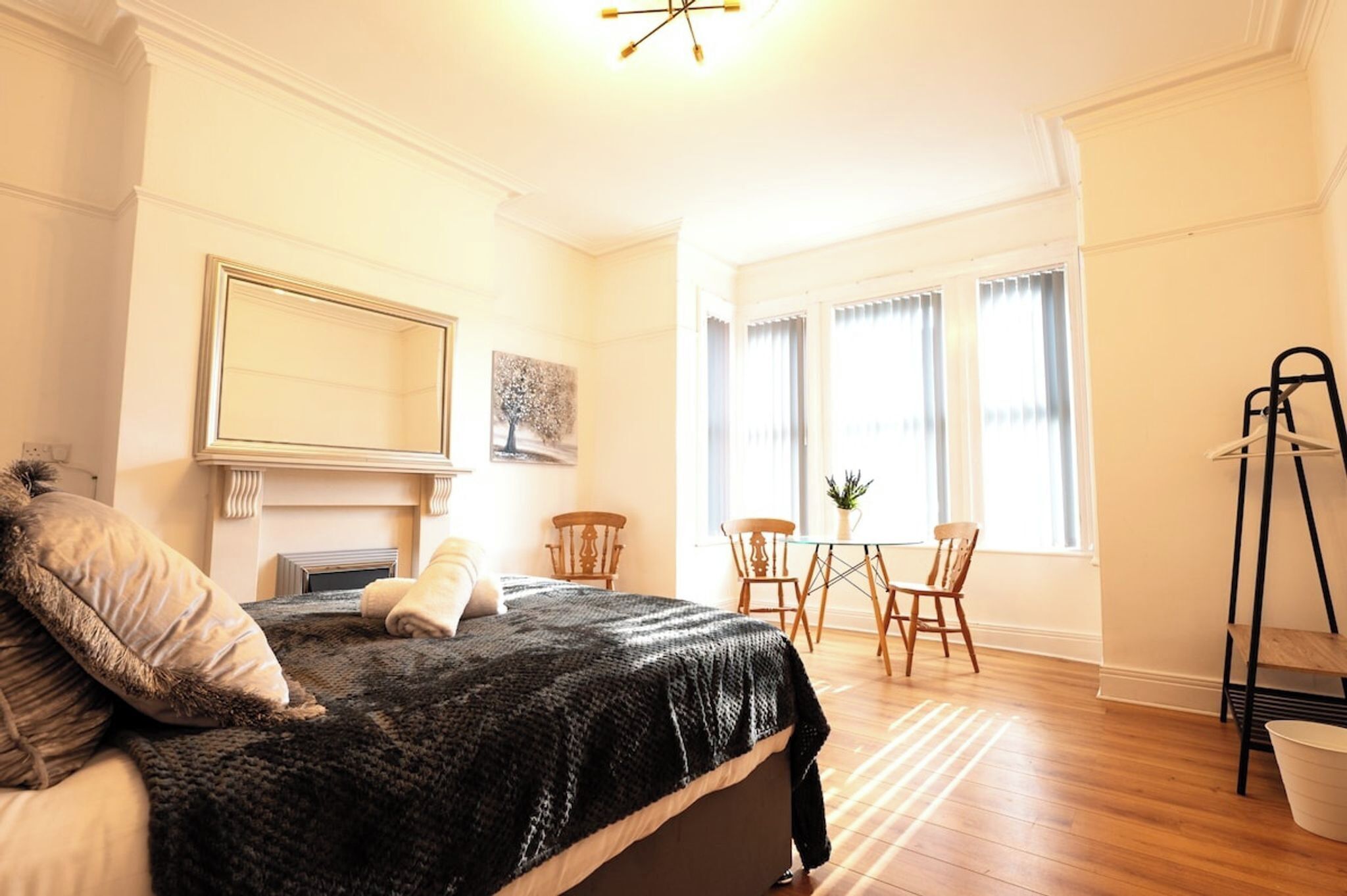 5 bedrooms, iron/ironing board, free WiFi, bed sheets