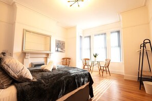 5 bedrooms, iron/ironing board, free WiFi, bed sheets