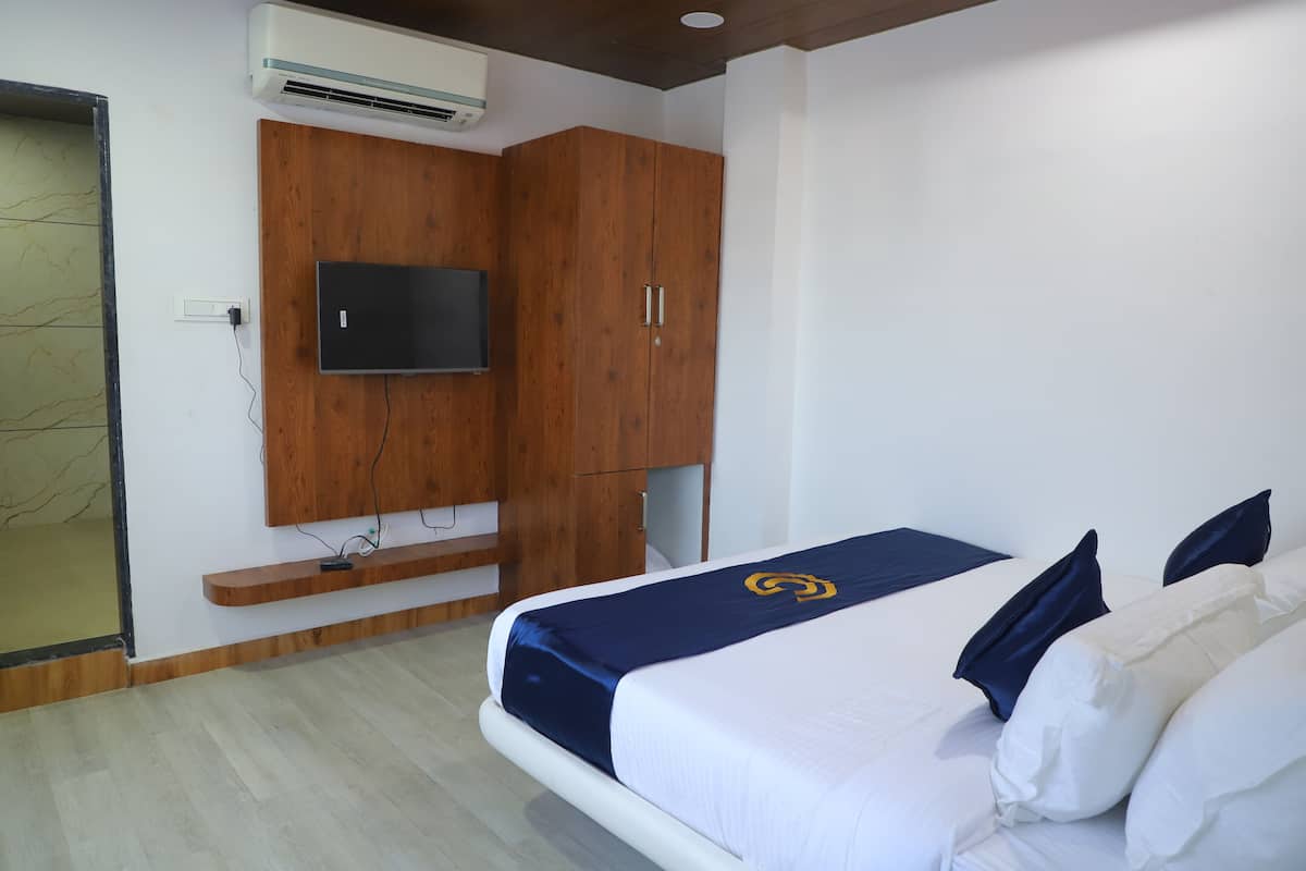 Royal Room | Premium bedding, free WiFi, bed sheets, wheelchair access