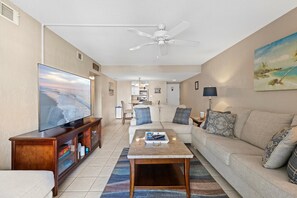 Apartment, Mehrere Betten (Castle Reef 314) | Wohnbereich