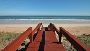 คอนโด, หลายเตียง (Chadham by the Sea 119) | ชายหาด | บนชายหาด