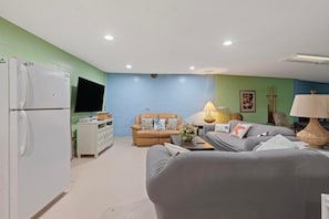 Appart'hôtel, 1 très grand lit (Coronado Towers 201) | Coin séjour