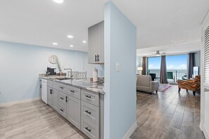 Condo, nhiều giường (Coronado Towers 703) | Nội thất