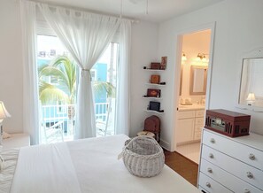 2 bedrooms, iron/ironing board, WiFi, bed sheets - #301 White Pelican Bungalow (Bradenton Beach)