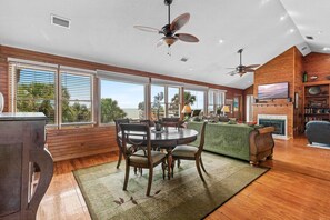 Ferienhaus, Mehrere Betten (Decked Out House On Hill St) | Speisen