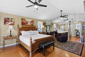 Ferienhaus, Mehrere Betten (Decked Out House On Hill St)