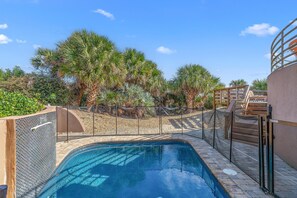 ハウス ベッド (複数台) (Decked Out House On Hill St) | プール