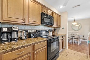 Maison, plusieurs lits (Smyrna Dreams) | Cuisine privée | Four, cafetière/bouilloire, grille-pain, blender