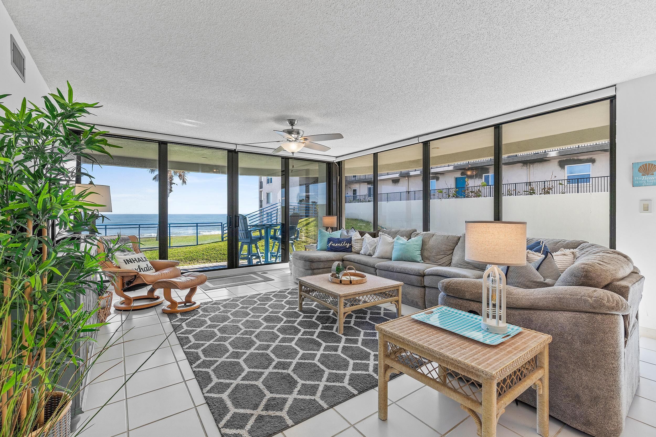 公寓客房, 多張床 (Ebb Tide 101) | 起居區 | 電視